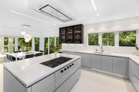 Купить виллу или дом в Корал-Гейблс, Флорида 6 спален, 615.2м2, № 2040683 - фото 13