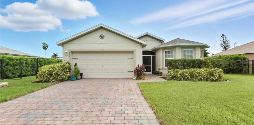 Villa ou maison à Cape Coral, Floride 3 chambres, 162.3 m2 № 2239063