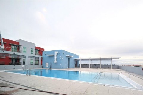 Condo in Doral, Florida, 2 bedrooms  № 1839372 - photo 11