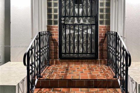 Villa ou maison à louer à Miami, Floride: 1 chambre, 65.03 m2 № 1999412 - photo 3