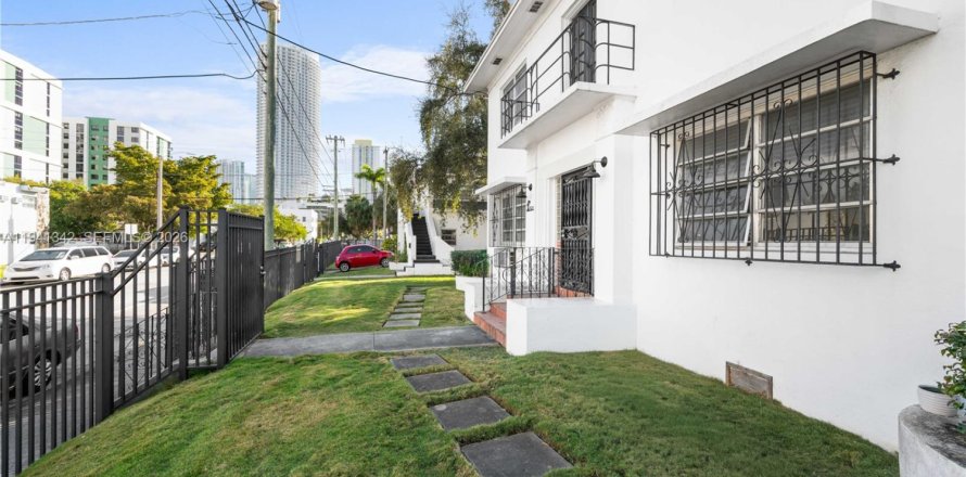 Villa ou maison à Miami, Floride 1 chambre, 65.03 m2 № 1999412