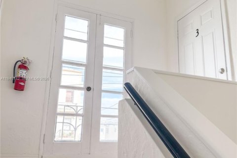 Villa ou maison à louer à Miami, Floride: 1 chambre, 65.03 m2 № 1999412 - photo 4