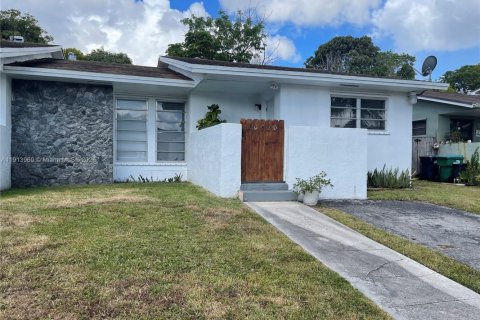 Casa en alquiler en Cutler Bay, Florida, 3 dormitorios, 211.07 m2 № 1969701 - foto 16