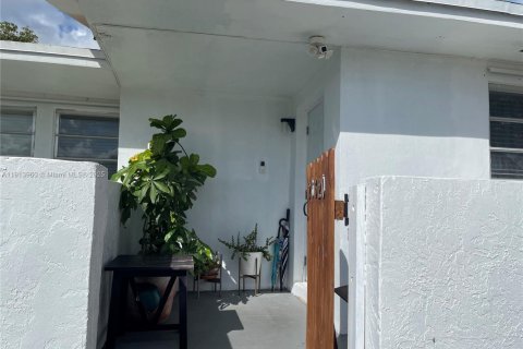 Casa en alquiler en Cutler Bay, Florida, 3 dormitorios, 211.07 m2 № 1969701 - foto 2