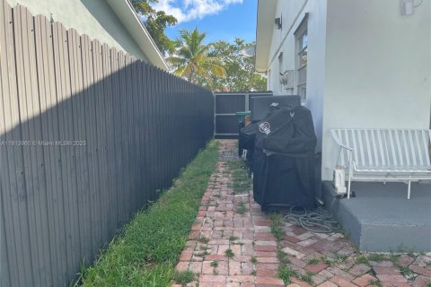 Casa en alquiler en Cutler Bay, Florida, 3 dormitorios, 211.07 m2 № 1969701 - foto 18