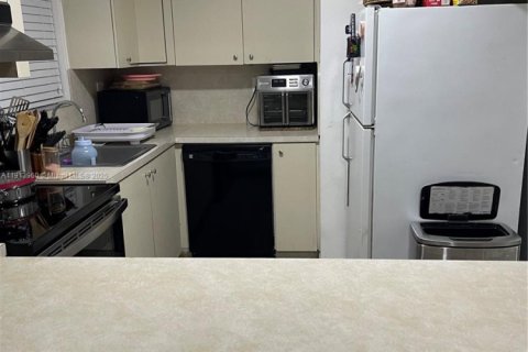 Casa en alquiler en Cutler Bay, Florida, 3 dormitorios, 211.07 m2 № 1969701 - foto 10