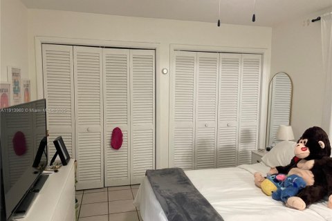 Casa en alquiler en Cutler Bay, Florida, 3 dormitorios, 211.07 m2 № 1969701 - foto 13