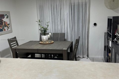 Casa en alquiler en Cutler Bay, Florida, 3 dormitorios, 211.07 m2 № 1969701 - foto 9