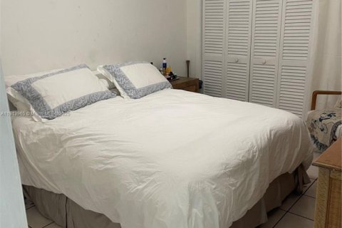 Casa en alquiler en Cutler Bay, Florida, 3 dormitorios, 211.07 m2 № 1969701 - foto 5