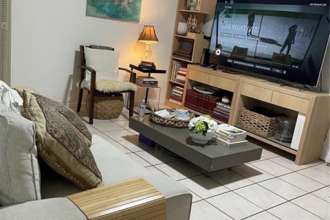 Casa en alquiler en Cutler Bay, Florida, 3 dormitorios, 211.07 m2 № 1969701 - foto 11