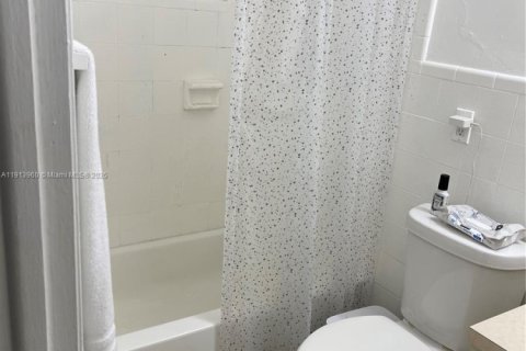 Casa en alquiler en Cutler Bay, Florida, 3 dormitorios, 211.07 m2 № 1969701 - foto 12