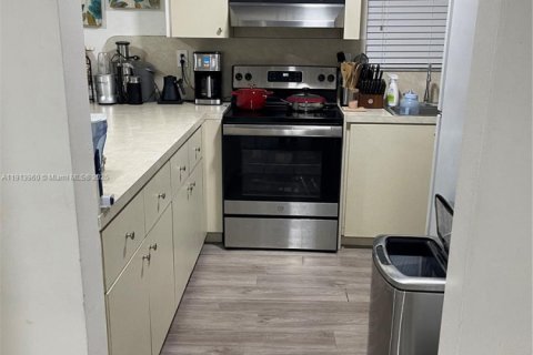 Casa en alquiler en Cutler Bay, Florida, 3 dormitorios, 211.07 m2 № 1969701 - foto 3