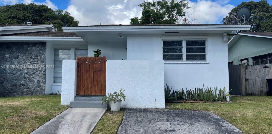 Casa en Cutler Bay, Florida 3 dormitorios, 211.07 m2 № 1969701