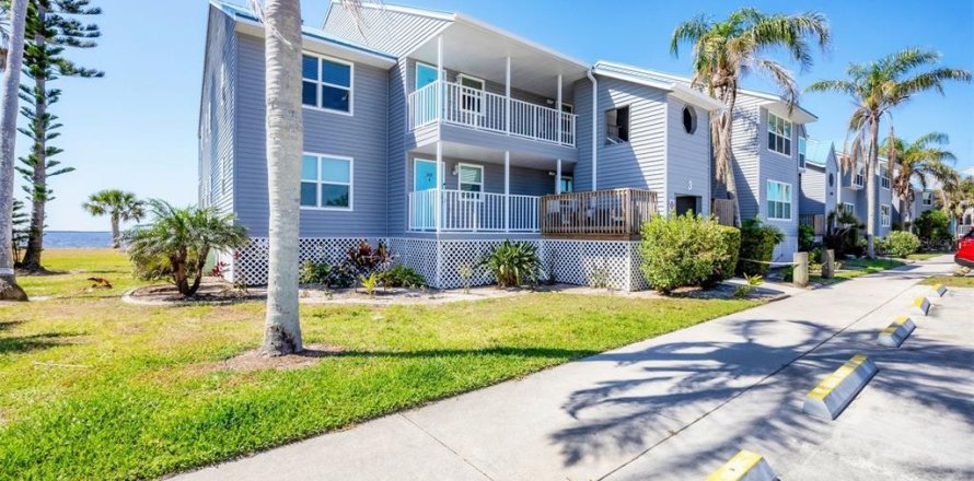 Condo in Port Charlotte, Florida, 1 bedroom № 1651839