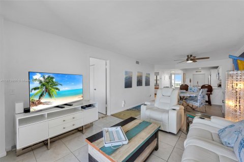 Condo in Jensen Beach, Florida, 2 bedrooms  № 1796461 - photo 20