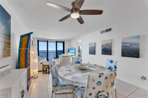Condo in Jensen Beach, Florida, 2 bedrooms  № 1796461 - photo 27
