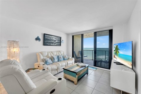 Condo in Jensen Beach, Florida, 2 bedrooms  № 1796461 - photo 23