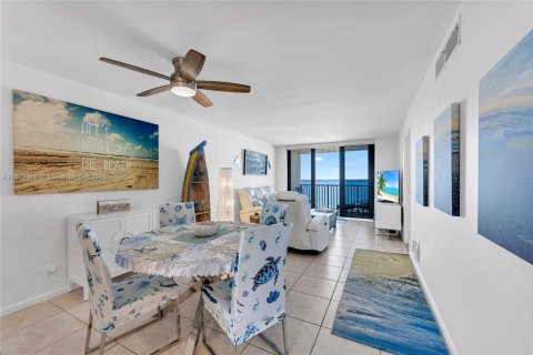 Condo in Jensen Beach, Florida, 2 bedrooms  № 1796461 - photo 26