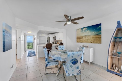 Condo in Jensen Beach, Florida, 2 bedrooms  № 1796461 - photo 25