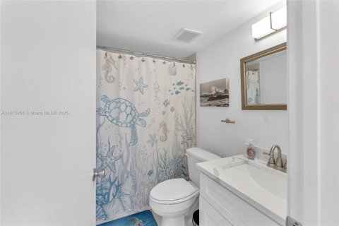 Condo in Jensen Beach, Florida, 2 bedrooms  № 1796461 - photo 17