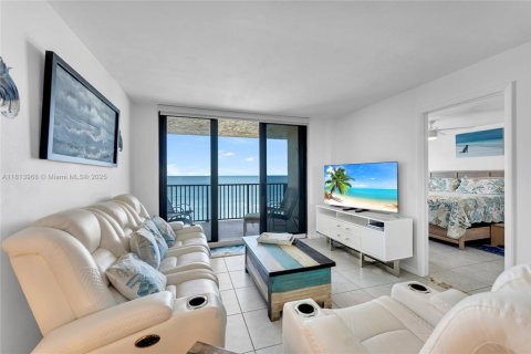 Condo in Jensen Beach, Florida, 2 bedrooms  № 1796461 - photo 24