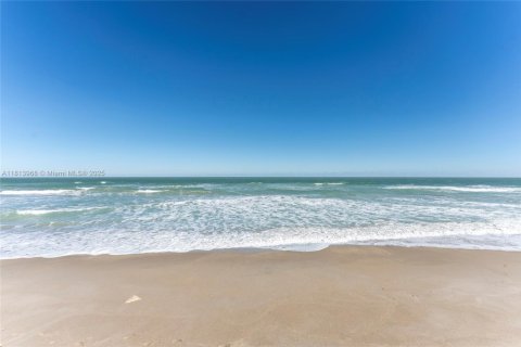 Condo in Jensen Beach, Florida, 2 bedrooms  № 1796461 - photo 1