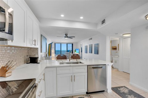 Condo in Jensen Beach, Florida, 2 bedrooms  № 1796461 - photo 13