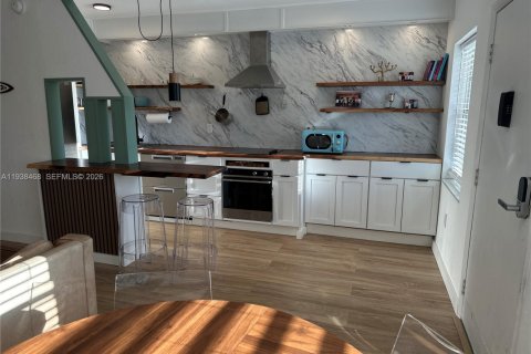 Condo in North Miami, Florida, 1 bedroom № 1997452 - photo 3