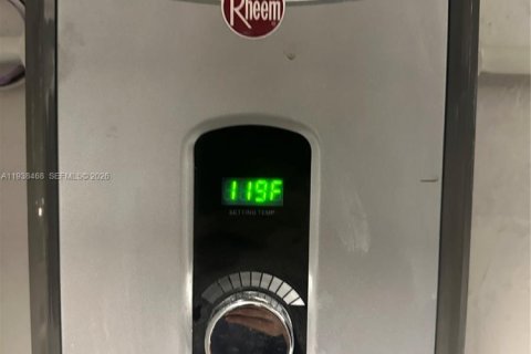 Condo in North Miami, Florida, 1 bedroom № 1997452 - photo 25