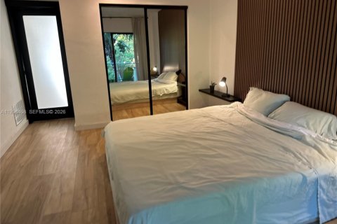 Condo in North Miami, Florida, 1 bedroom № 1997452 - photo 12