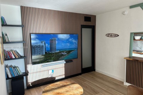 Condo in North Miami, Florida, 1 bedroom № 1997452 - photo 7