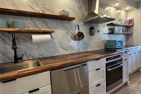 Condo in North Miami, Florida, 1 bedroom № 1997452 - photo 4