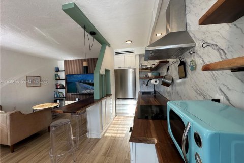 Condo in North Miami, Florida, 1 bedroom № 1997452 - photo 8