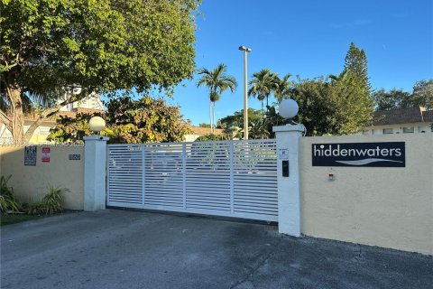 Condo in North Miami, Florida, 1 bedroom № 1997452 - photo 22