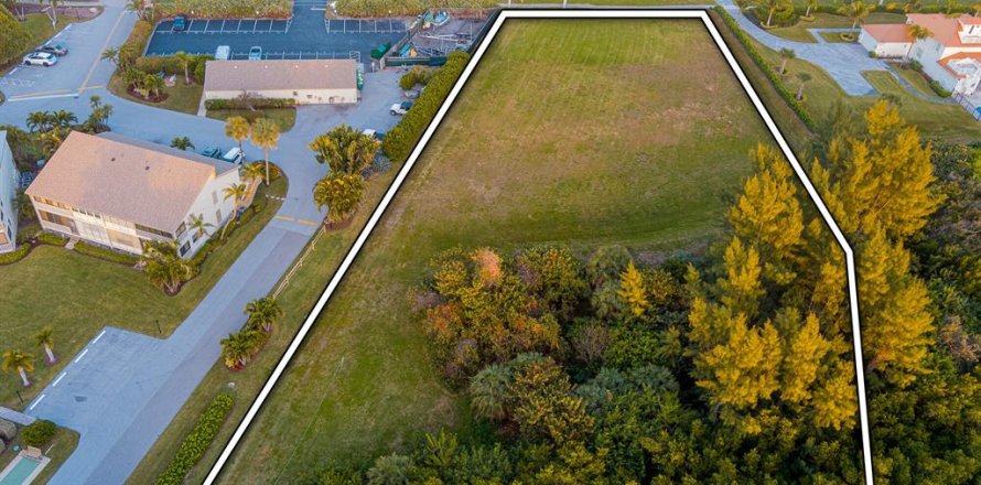 Terreno en Stuart, Florida № 706024