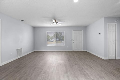 House in Deltona, Florida 3 bedrooms, 117.61 sq.m. № 1655050 - photo 9