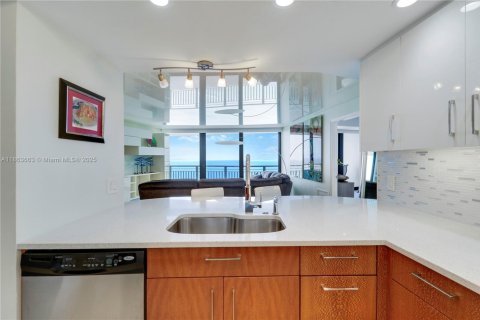 Купить кондоминиум в Ривьера-Бич, Флорида 2 спальни, № 1957943 - фото 19