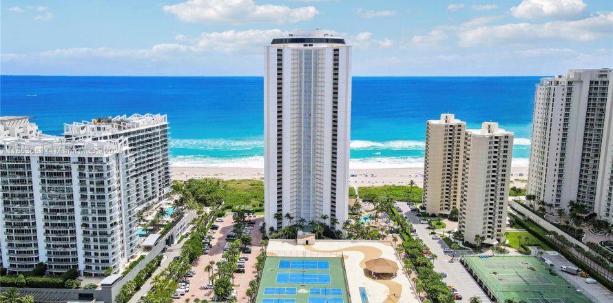 Кондоминиум с 2 спальнями в Ривьера-Бич, Флорида № 1957943