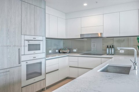 Condo in Bay Harbor Islands, Florida, 3 bedrooms  № 2153047 - photo 10