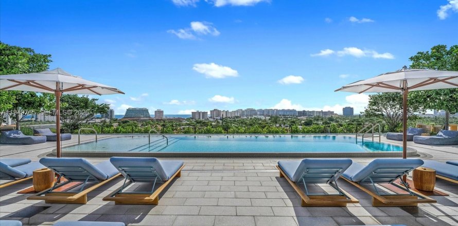 Condo in Bay Harbor Islands, Florida, 3 bedrooms  № 2153047