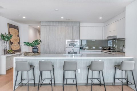 Condo in Bay Harbor Islands, Florida, 3 bedrooms  № 2153047 - photo 11