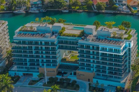 Condo in Bay Harbor Islands, Florida, 3 bedrooms  № 2153047 - photo 24