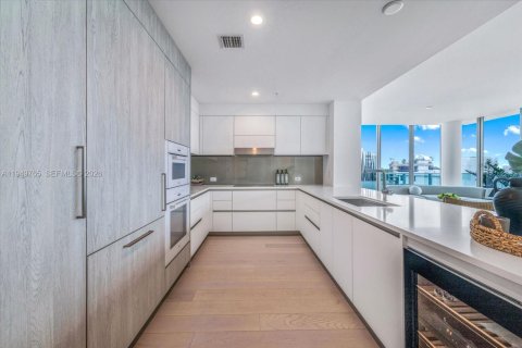 Condo in Bay Harbor Islands, Florida, 3 bedrooms  № 2153047 - photo 12