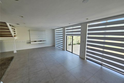 Touwnhouse à louer à Doral, Floride: 3 chambres, 159.05 m2 № 1924765 - photo 9