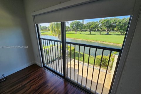 Touwnhouse à louer à Doral, Floride: 3 chambres, 159.05 m2 № 1924765 - photo 17
