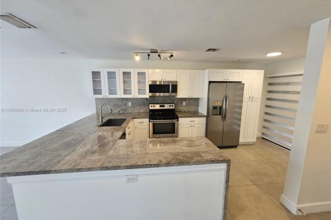 Touwnhouse à louer à Doral, Floride: 3 chambres, 159.05 m2 № 1924765 - photo 4