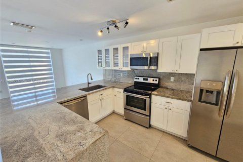 Touwnhouse à louer à Doral, Floride: 3 chambres, 159.05 m2 № 1924765 - photo 3