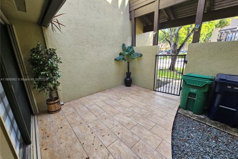 Touwnhouse à louer à Doral, Floride: 3 chambres, 159.05 m2 № 1924765 - photo 2