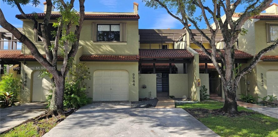 Touwnhouse à Doral, Floride 3 chambres, 159.05 m2 № 1924765