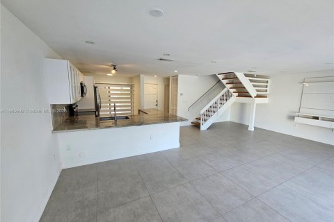 Touwnhouse à louer à Doral, Floride: 3 chambres, 159.05 m2 № 1924765 - photo 8